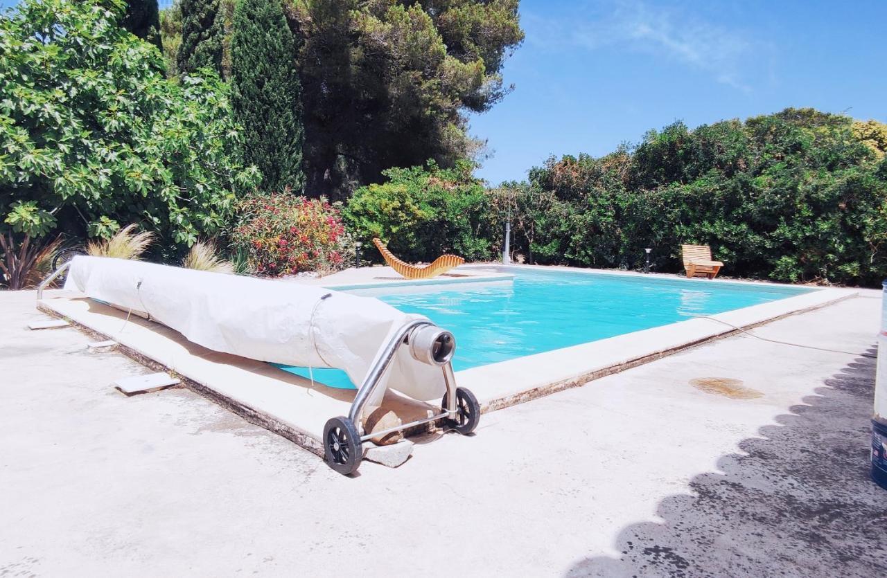 Offrez-Vous Un Sejour Dans Notre Studio T1 Bis A Entressen Une Grande Piscine Pour Se Rafraichir ,Un Espace De Jeux Pour Enfants Pour Des Heures De Divertissement Un Terrain De Petanque Pour Des Parties Endiablees Exteriér fotografie