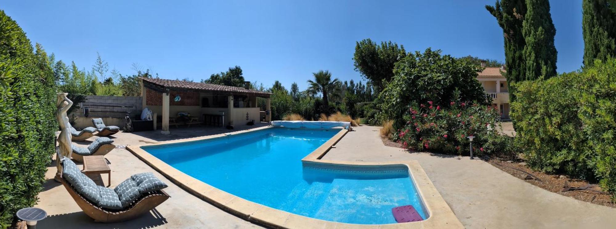 Offrez-Vous Un Sejour Dans Notre Studio T1 Bis A Entressen Une Grande Piscine Pour Se Rafraichir ,Un Espace De Jeux Pour Enfants Pour Des Heures De Divertissement Un Terrain De Petanque Pour Des Parties Endiablees Exteriér fotografie